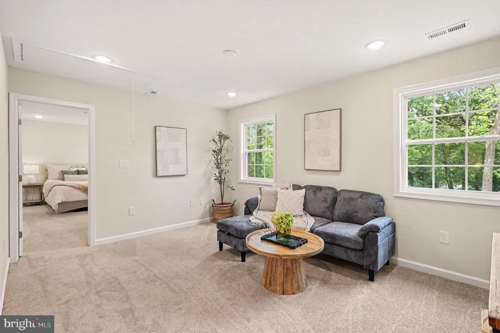 3179 OAKMONT AVENUE Triangle, VA 22172