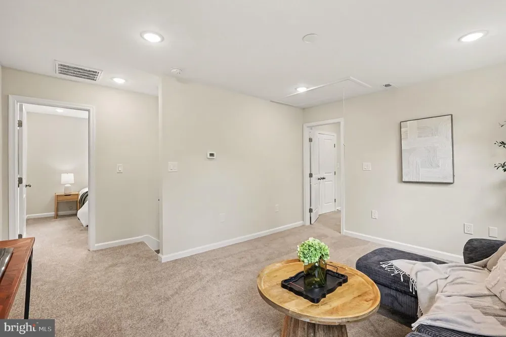 3179 OAKMONT AVENUE Triangle, VA 22172