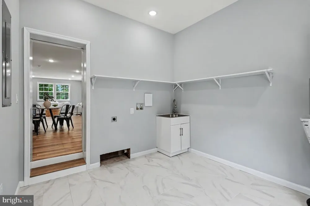 3179 OAKMONT AVENUE Triangle, VA 22172