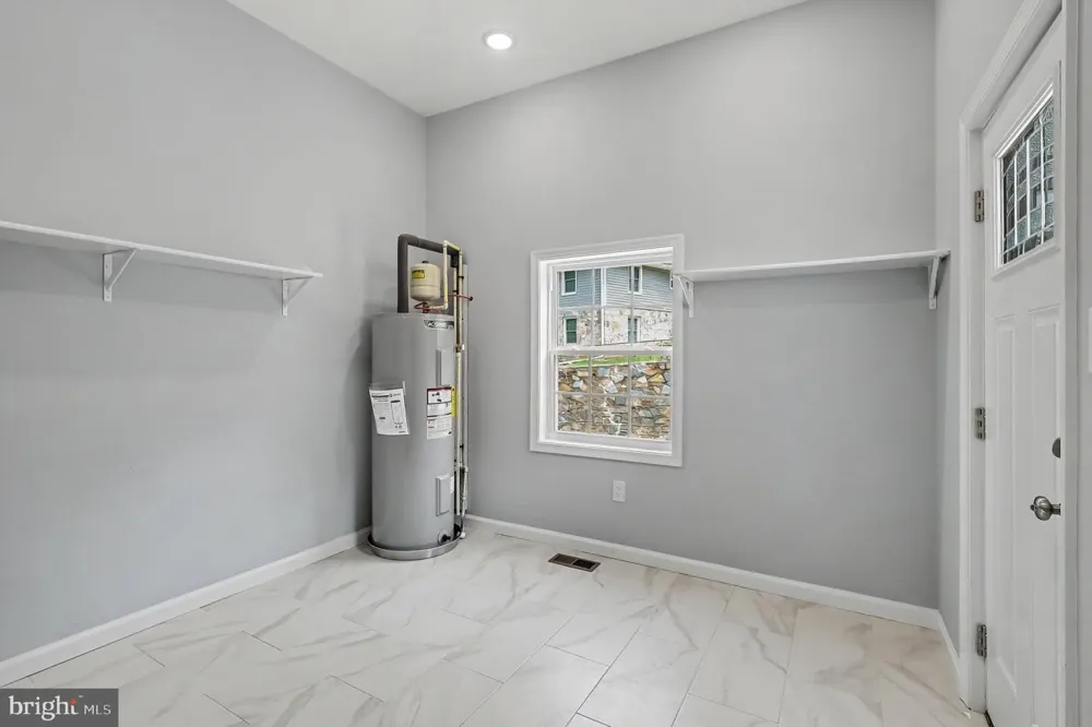 3179 OAKMONT AVENUE Triangle, VA 22172