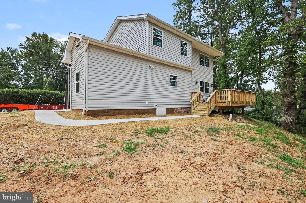 3179 OAKMONT AVENUE Triangle, VA 22172