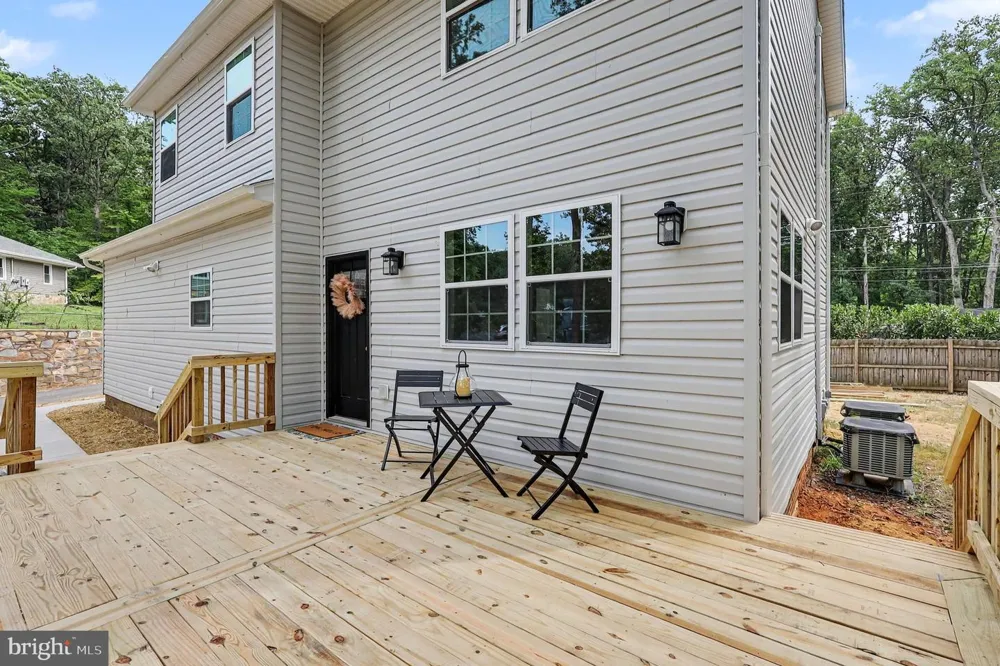 3179 OAKMONT AVENUE Triangle, VA 22172