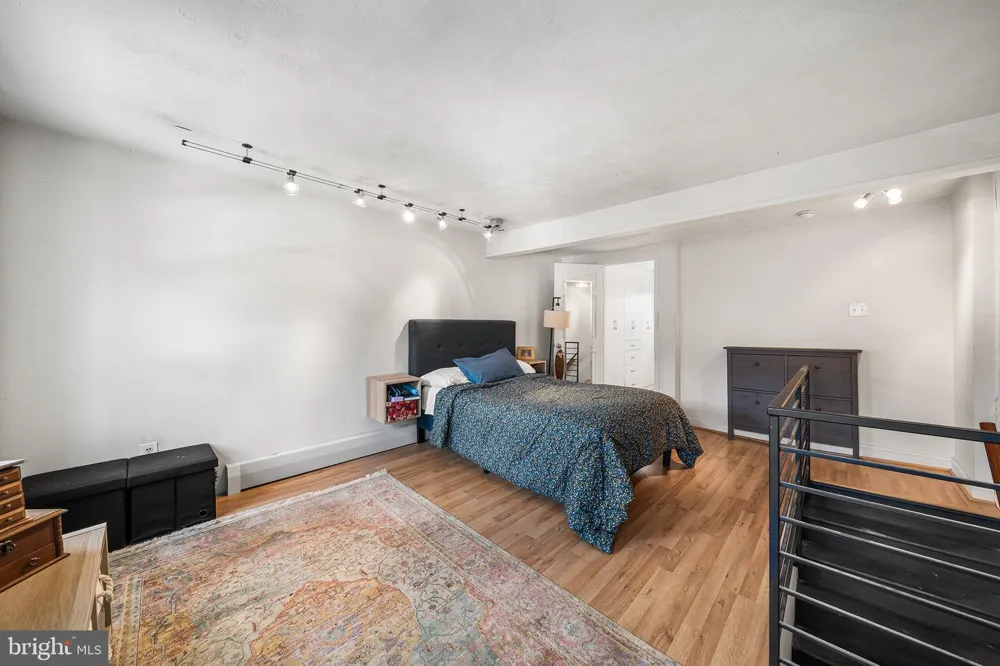 1145 S CLIFTON Philadelphia, PA 19147