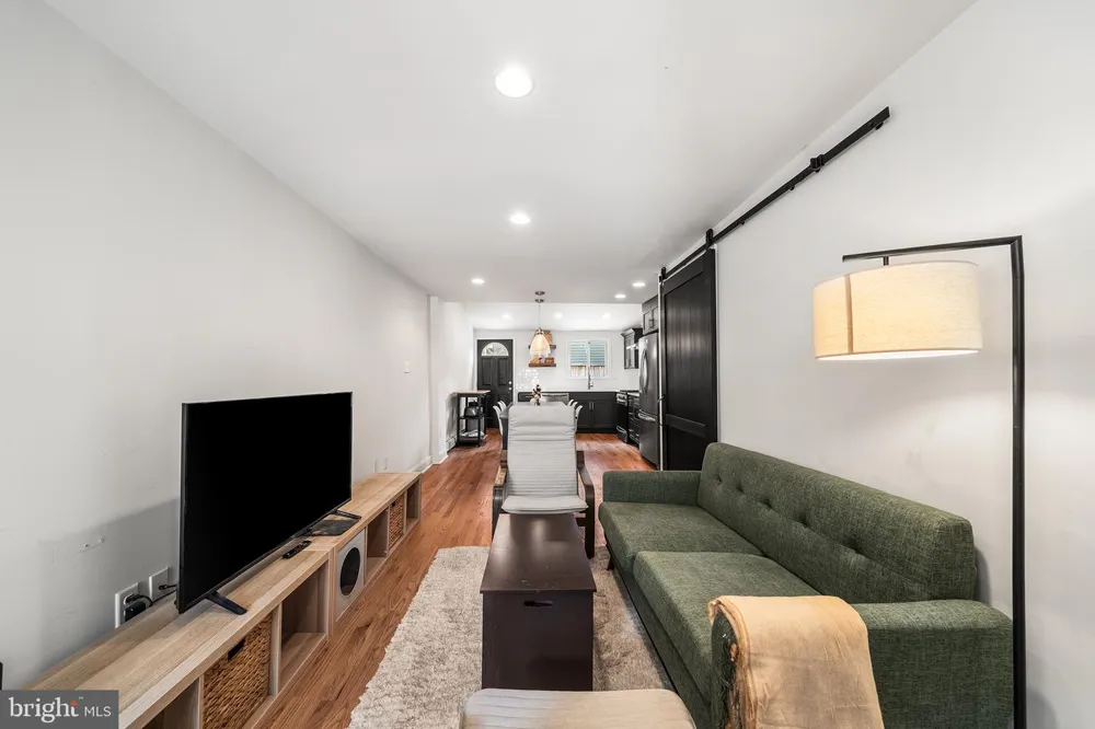 1145 S CLIFTON Philadelphia, PA 19147