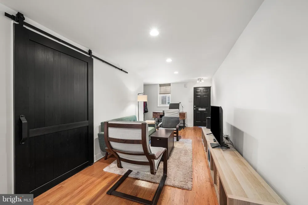 1145 S CLIFTON Philadelphia, PA 19147