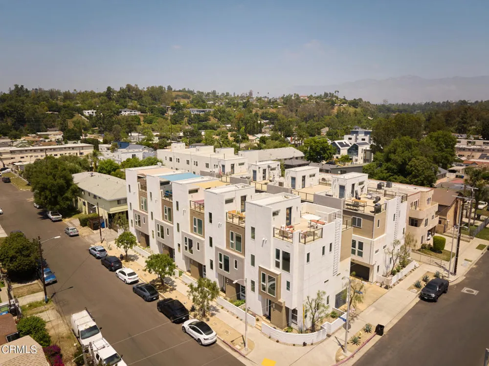 6899 Pollard Street Los Angeles, CA 90042