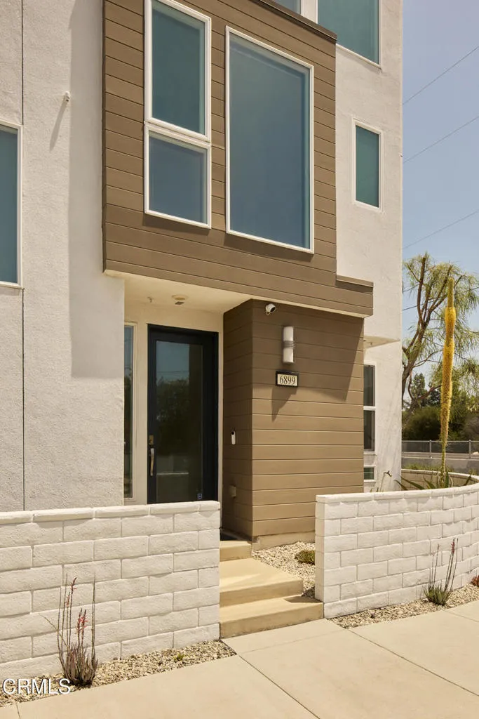 6899 Pollard Street Los Angeles, CA 90042