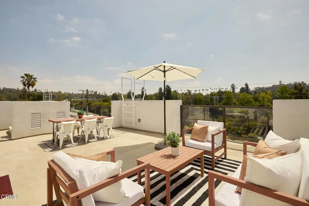 6899 Pollard Street Los Angeles, CA 90042