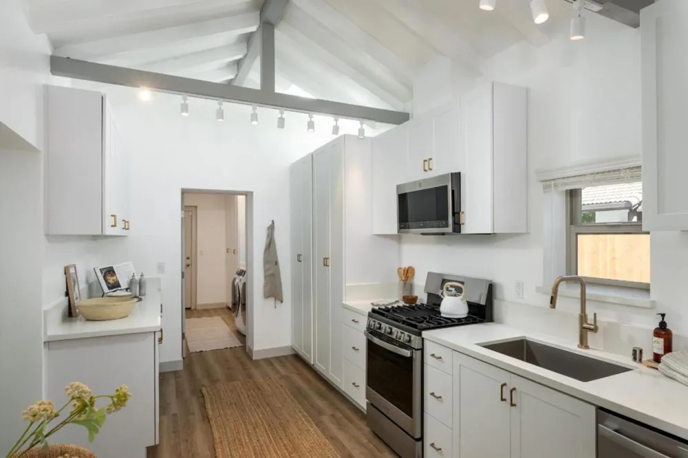 918 San Rafael Avenue Mountain View, CA 94043