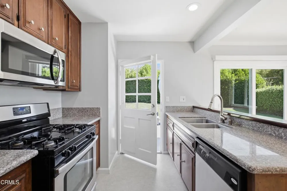 2101 Minoru Drive Altadena, CA 91001
