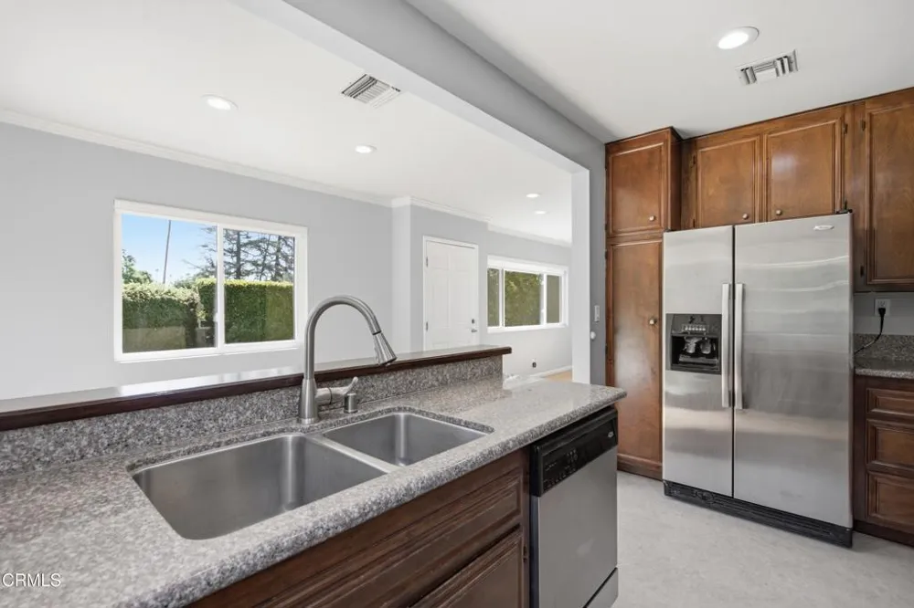 2101 Minoru Drive Altadena, CA 91001