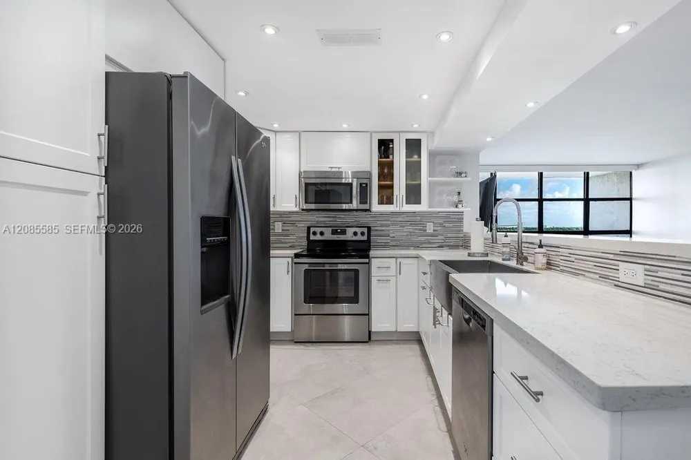 600 Parkview Dr #829 Hallandale Beach, FL 33009