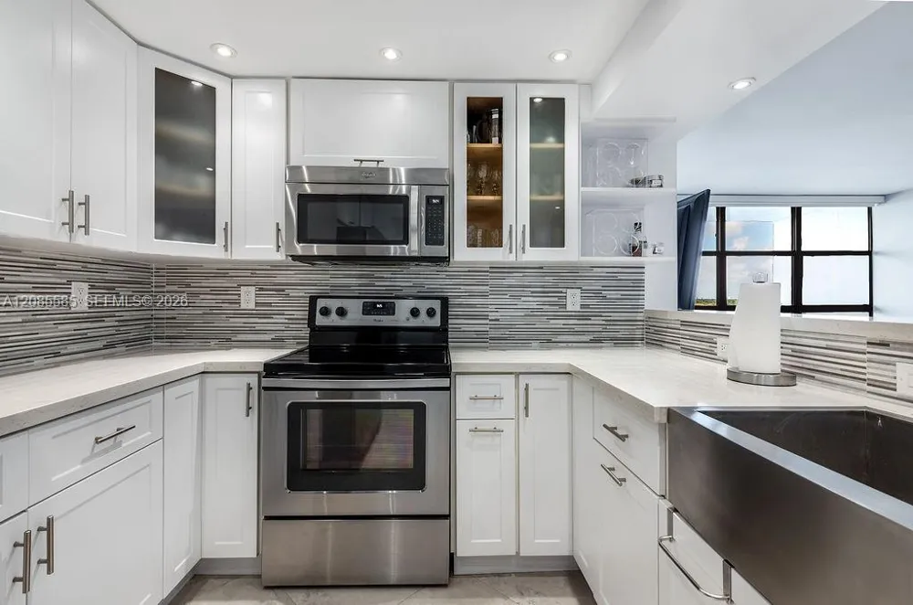 600 Parkview Dr #829 Hallandale Beach, FL 33009