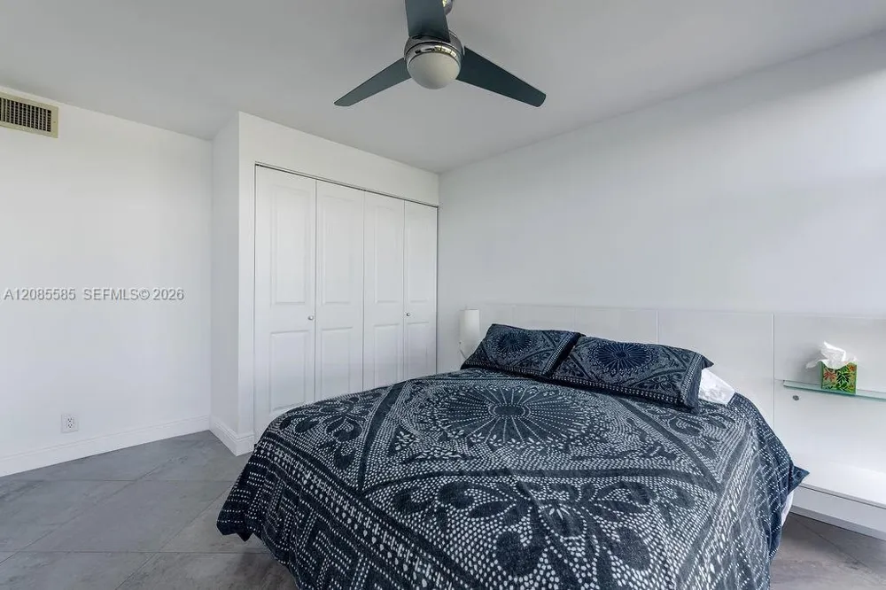 600 Parkview Dr #829 Hallandale Beach, FL 33009