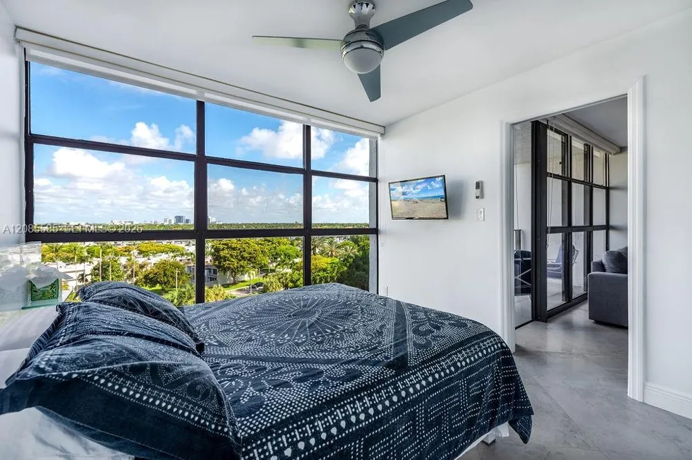 600 Parkview Dr #829 Hallandale Beach, FL 33009