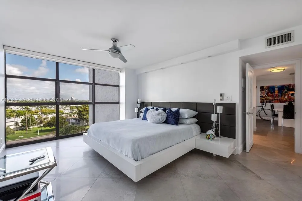 600 Parkview Dr #829 Hallandale Beach, FL 33009