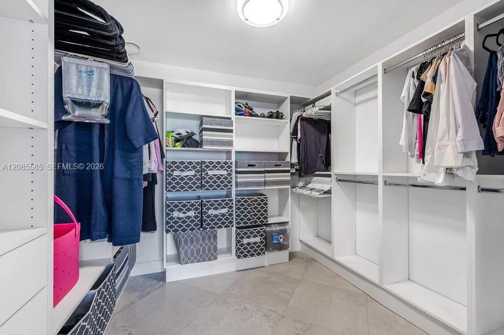 600 Parkview Dr #829 Hallandale Beach, FL 33009