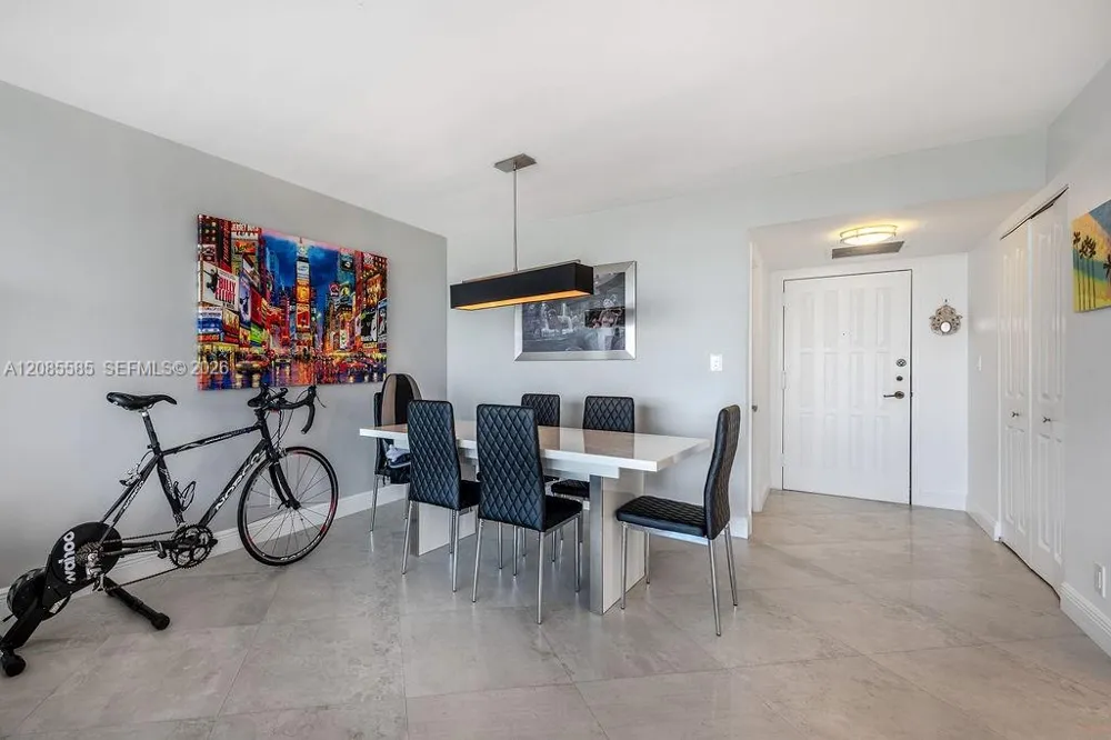 600 Parkview Dr #829 Hallandale Beach, FL 33009