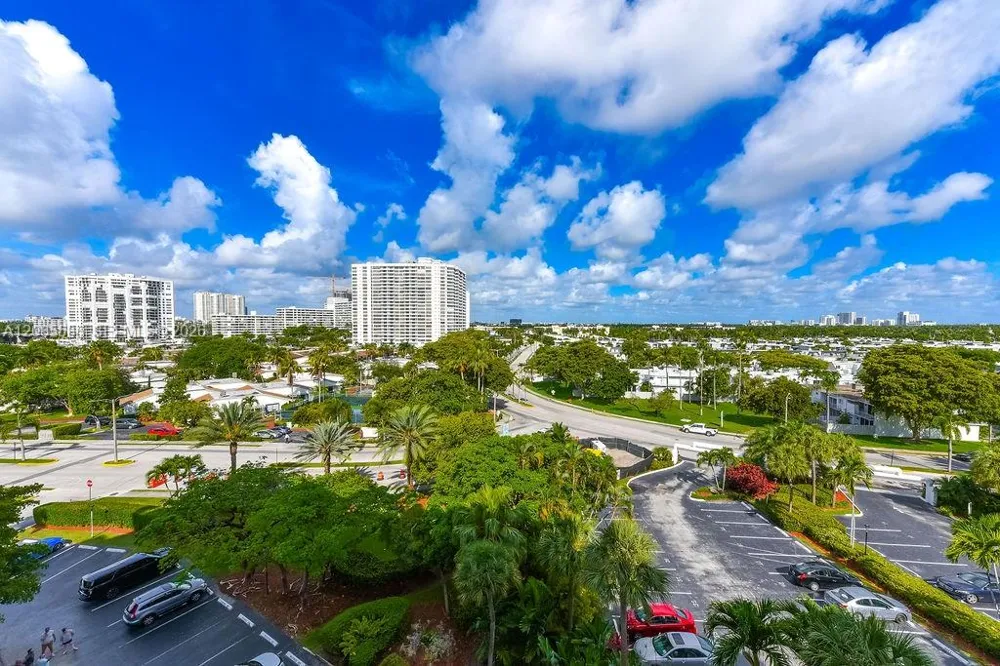 600 Parkview Dr #829 Hallandale Beach, FL 33009