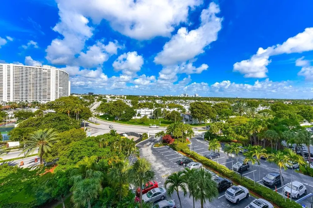 600 Parkview Dr #829 Hallandale Beach, FL 33009