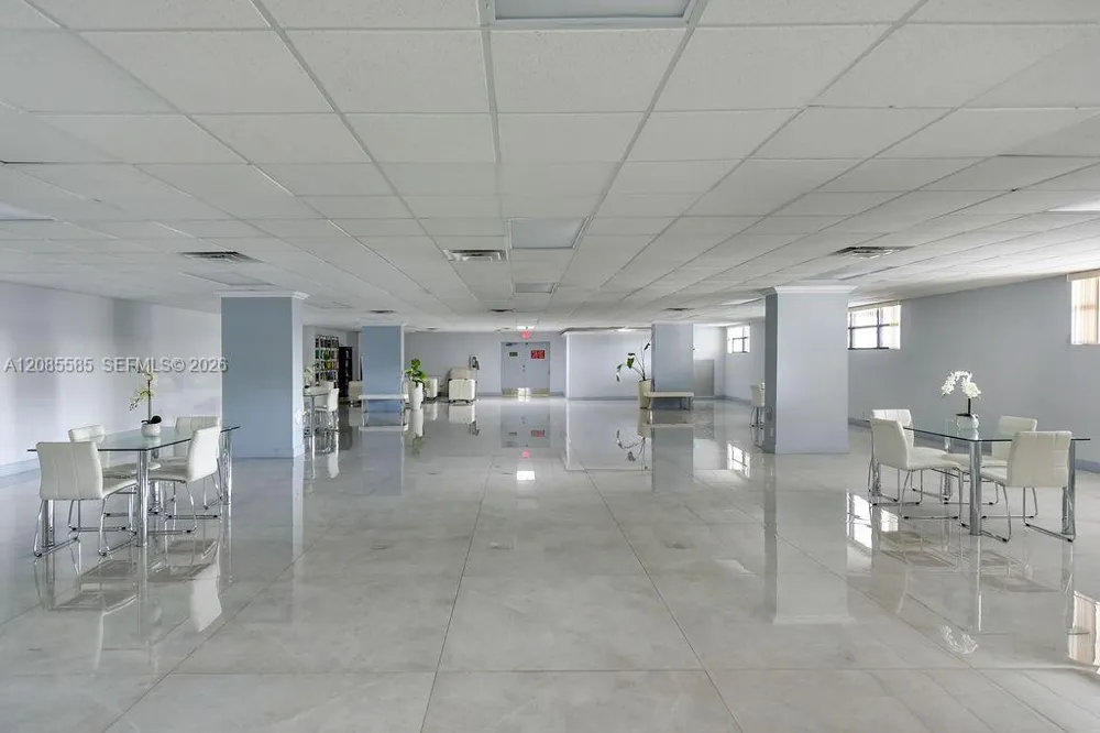 600 Parkview Dr #829 Hallandale Beach, FL 33009