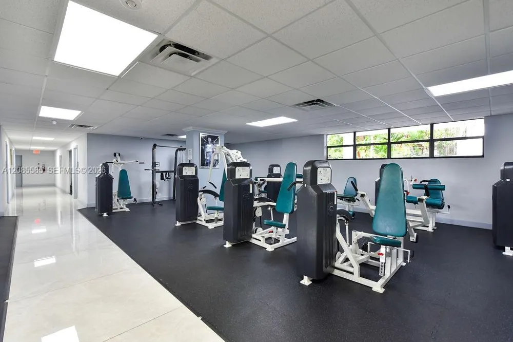 600 Parkview Dr #829 Hallandale Beach, FL 33009