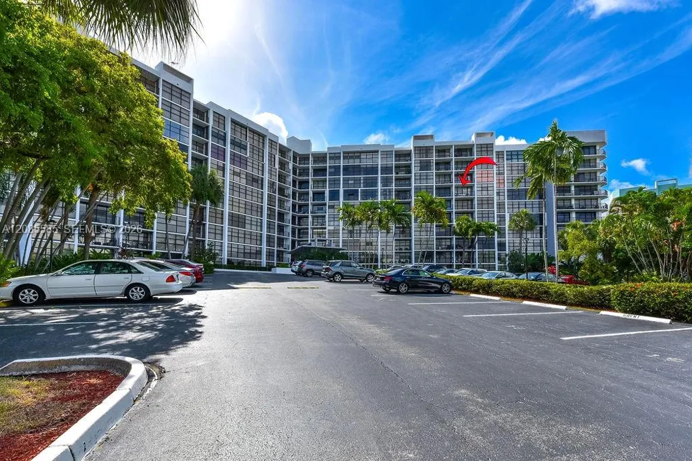 600 Parkview Dr #829 Hallandale Beach, FL 33009