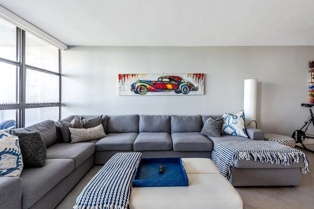 600 Parkview Dr #829 Hallandale Beach, FL 33009