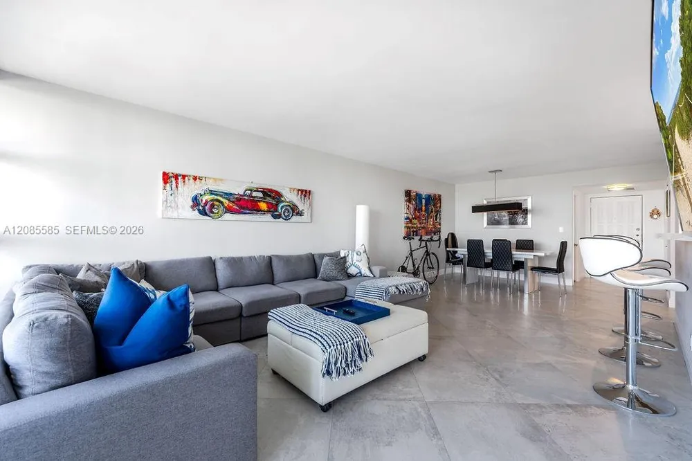 600 Parkview Dr #829 Hallandale Beach, FL 33009