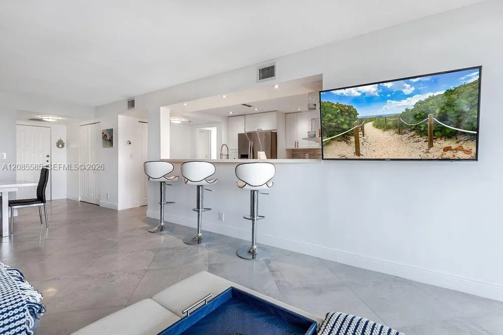 600 Parkview Dr #829 Hallandale Beach, FL 33009