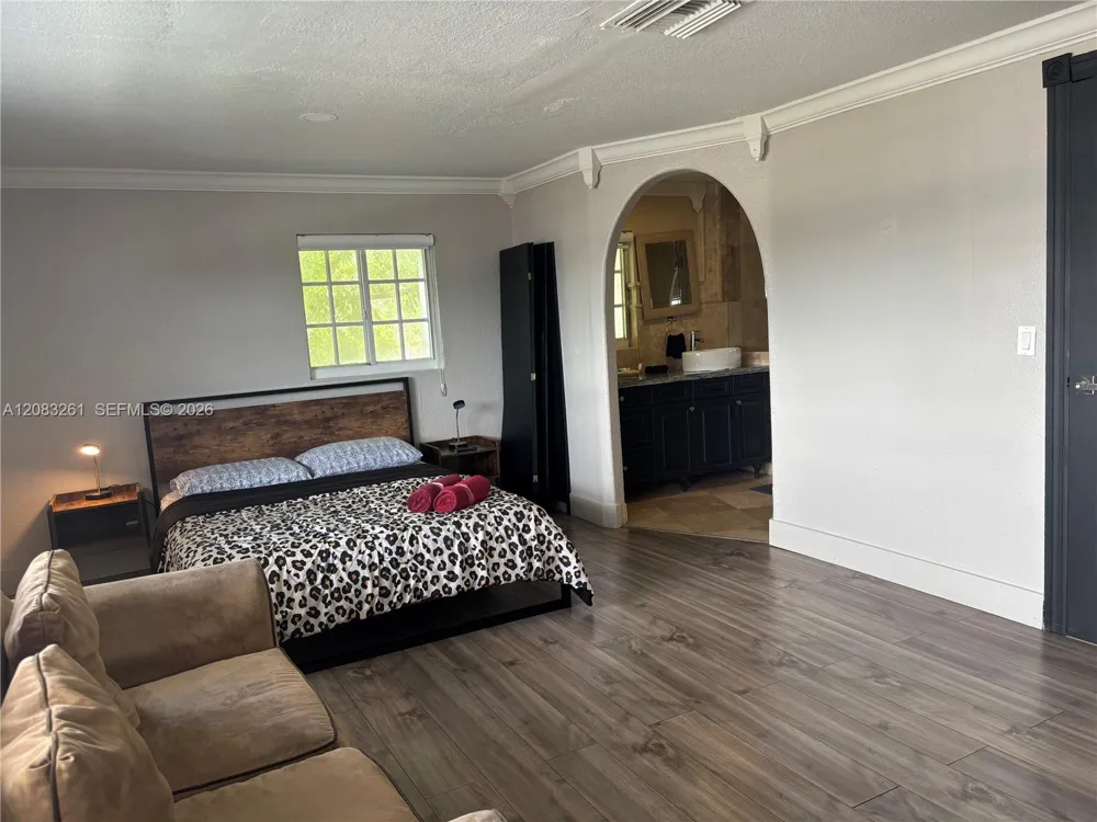 4120 NW 166th St Miami Gardens, FL 33054