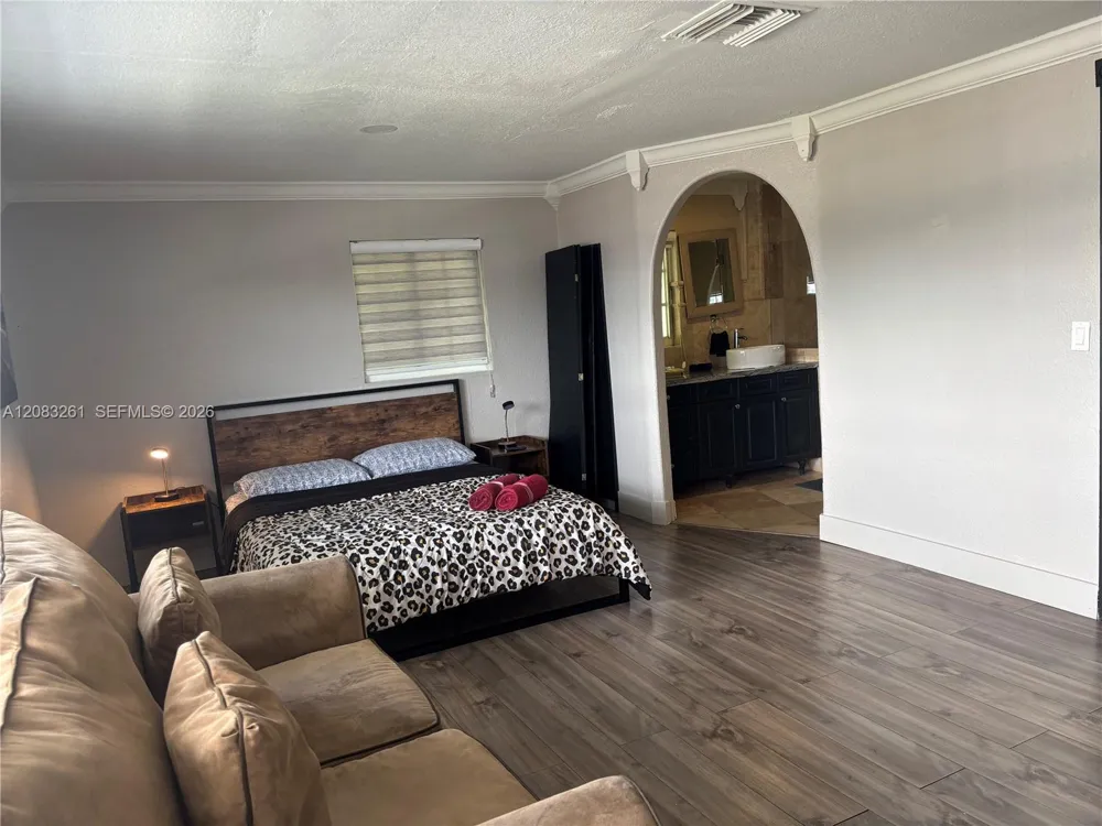 4120 NW 166th St Miami Gardens, FL 33054
