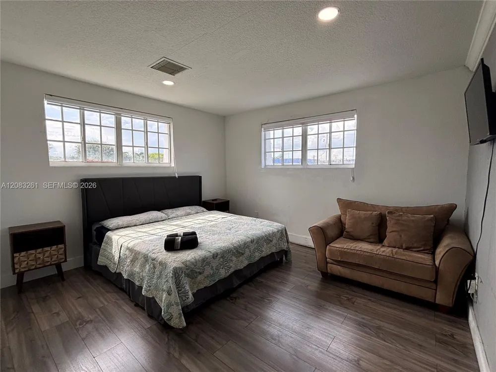 4120 NW 166th St Miami Gardens, FL 33054