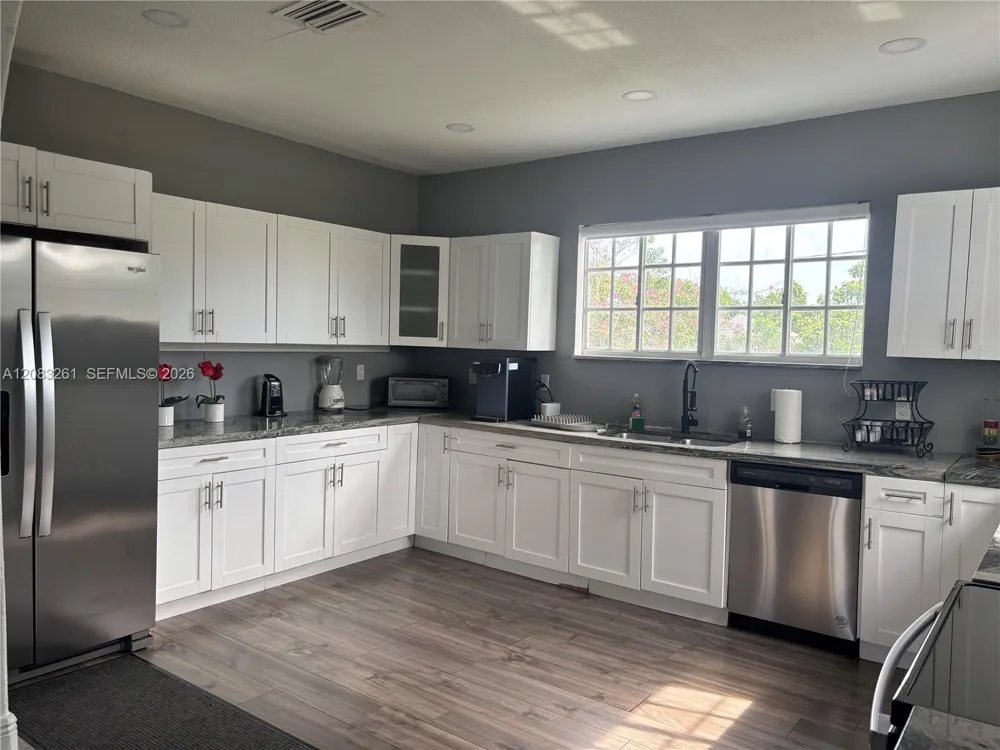 4120 NW 166th St Miami Gardens, FL 33054
