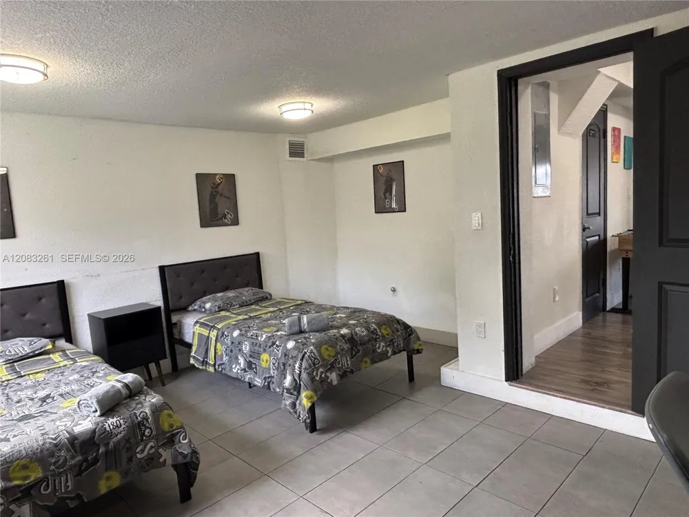 4120 NW 166th St Miami Gardens, FL 33054