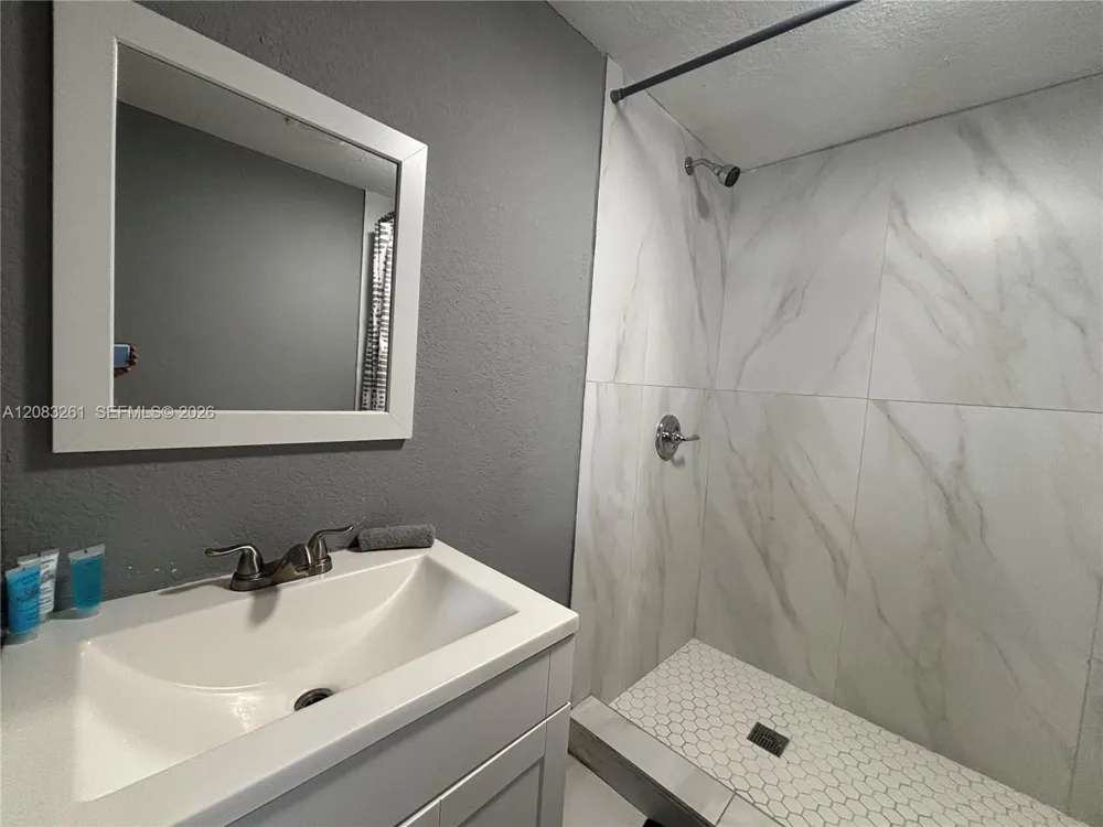 4120 NW 166th St Miami Gardens, FL 33054