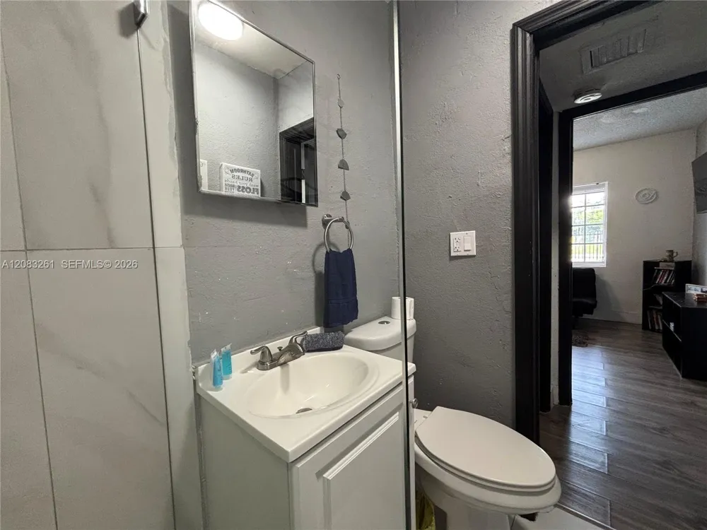 4120 NW 166th St Miami Gardens, FL 33054