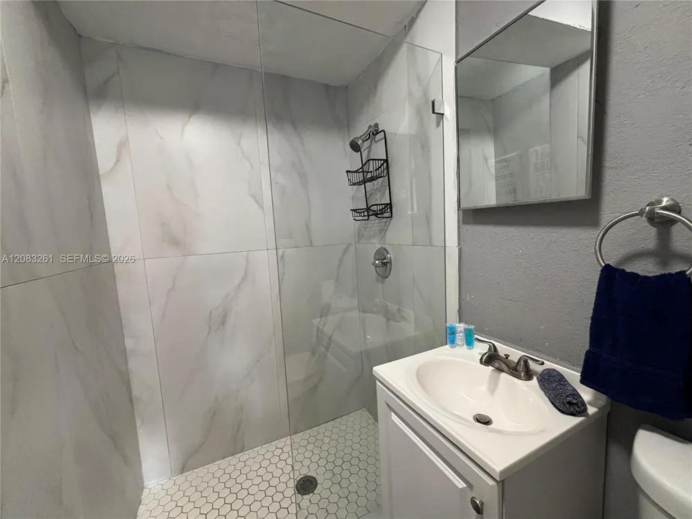 4120 NW 166th St Miami Gardens, FL 33054