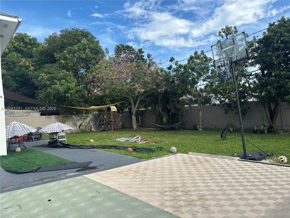 4120 NW 166th St Miami Gardens, FL 33054