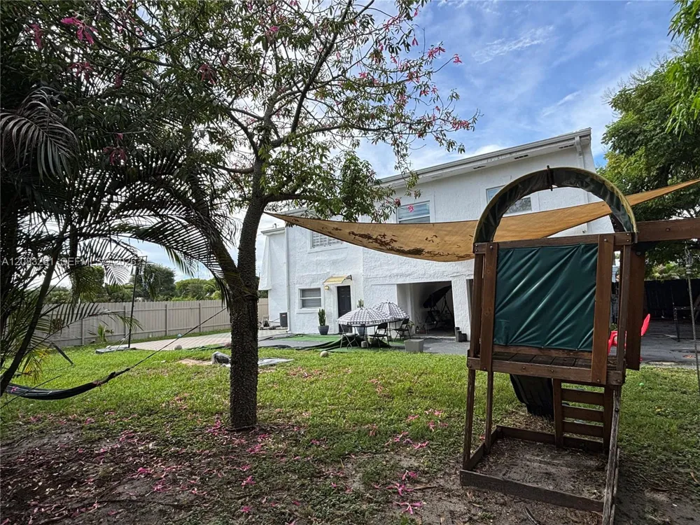 4120 NW 166th St Miami Gardens, FL 33054