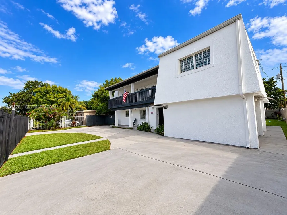4120 NW 166th St Miami Gardens, FL 33054