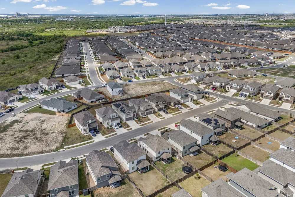 142 Goosewinged Drive Kyle, TX 78640