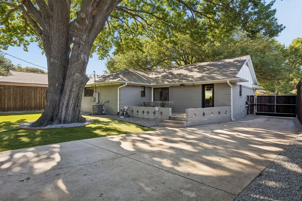 9815 Fitzroy Drive Dallas, TX 75238