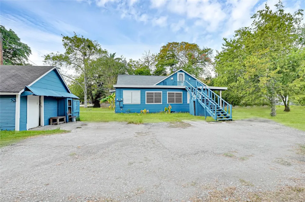 310 Rock Island Street #4 Angleton, TX 77515