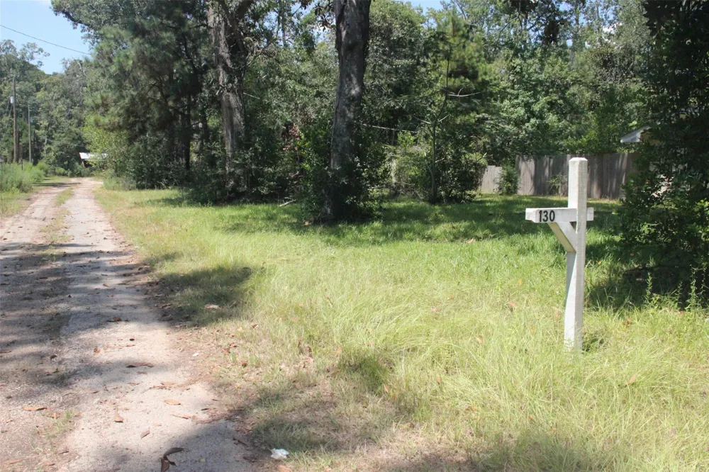 130 County Road 389 Cleveland, TX 77328