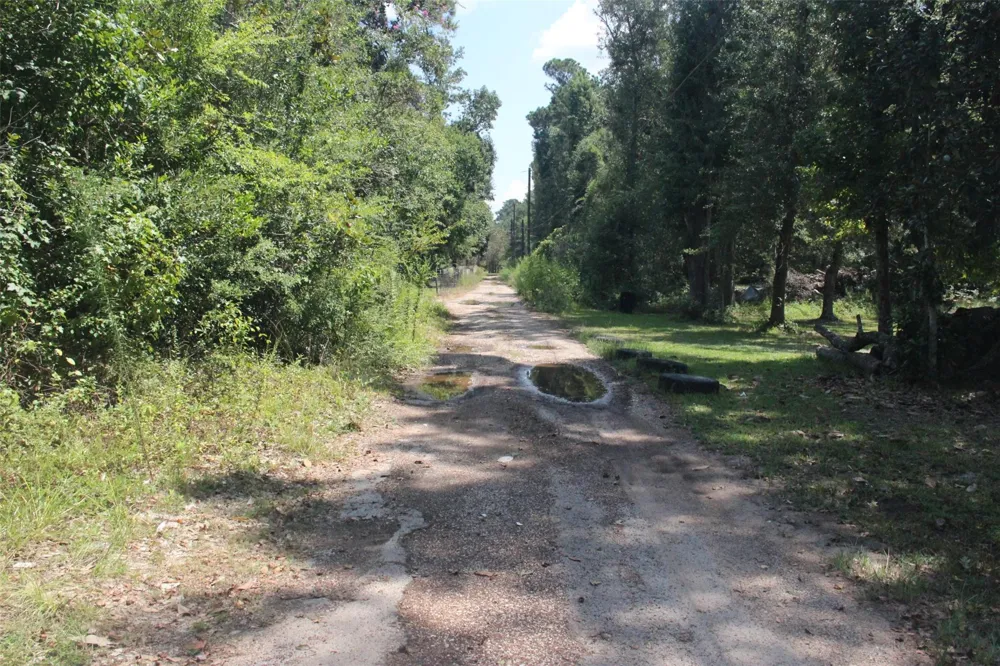 130 County Road 389 Cleveland, TX 77328