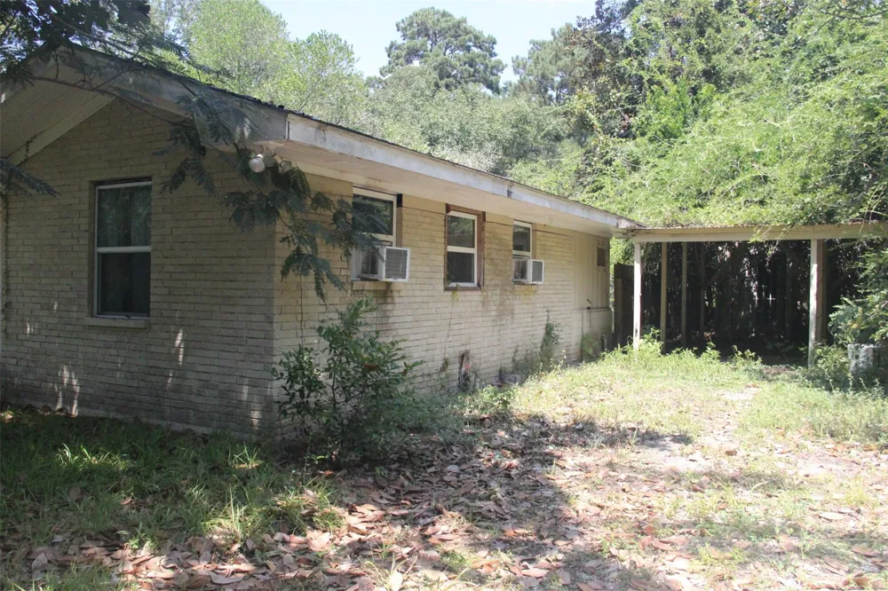 130 County Road 389 Cleveland, TX 77328