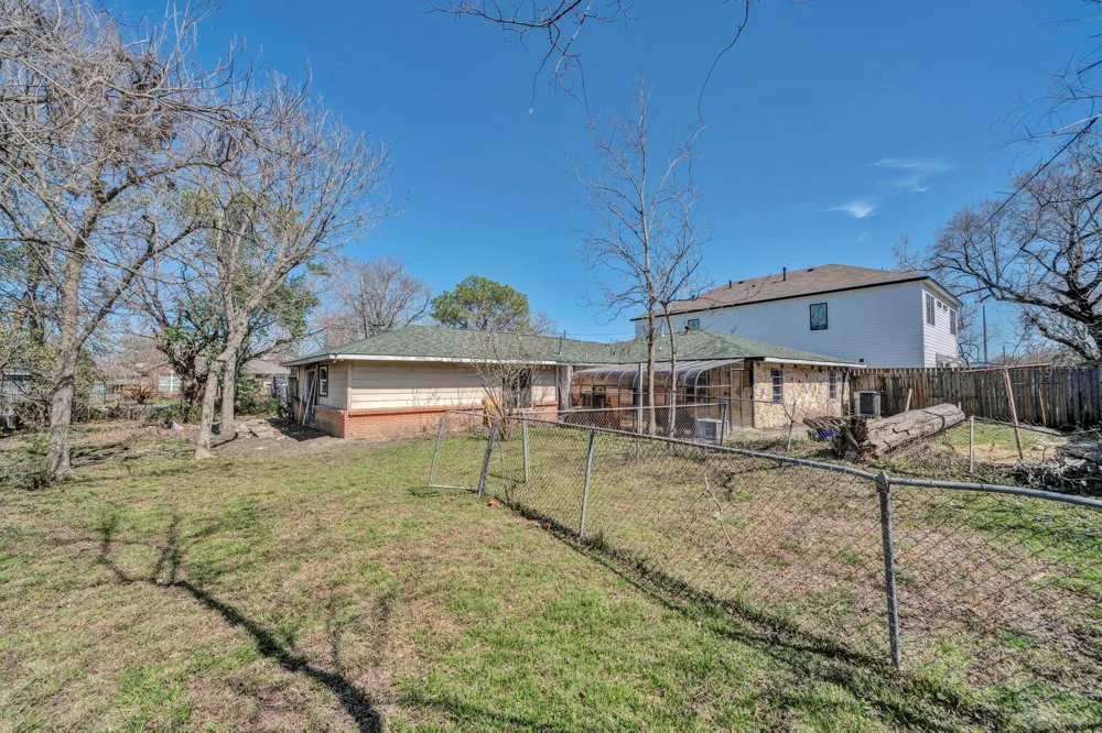 3826 Noah Street Houston, TX 77021