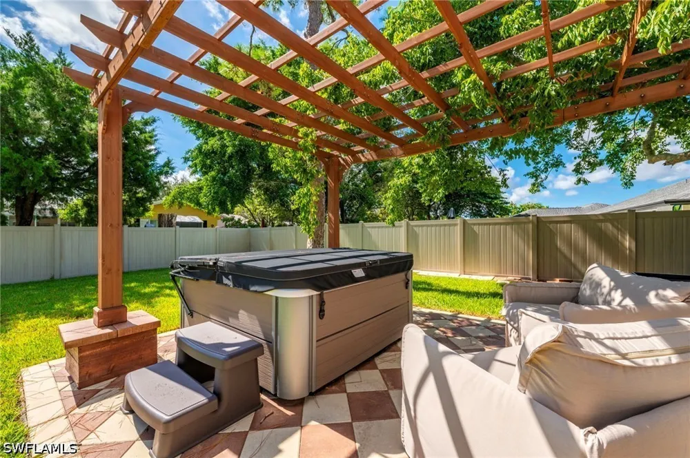 Westwood Drive Naples, FL 34110