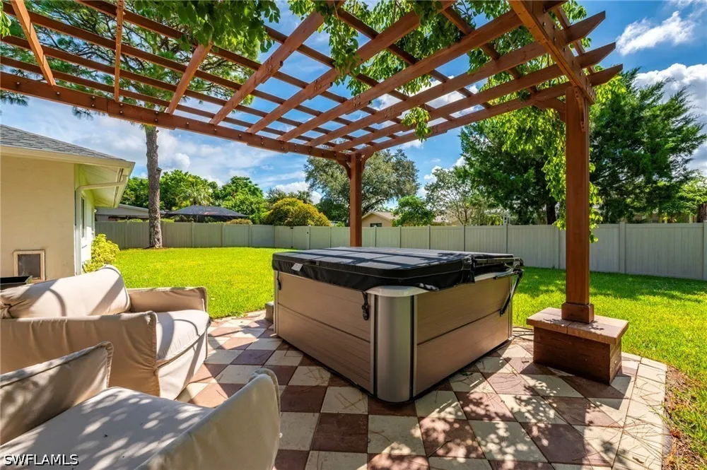 Westwood Drive Naples, FL 34110